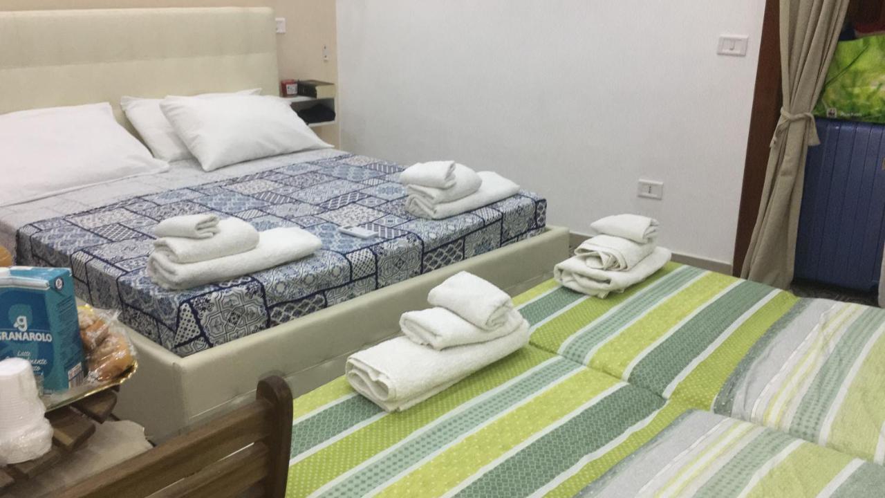 Bed and Breakfast Decumani Prestige Neapel Exterior foto